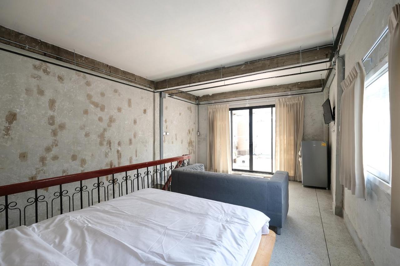Ep1 Shophouse Hotel Bangkok Exterior photo
